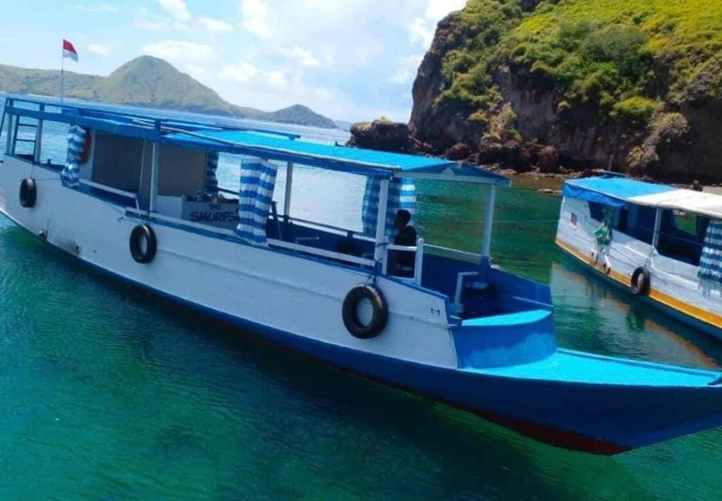Komodoku One Love Homestay And Tour 라부안 바조 외부 사진