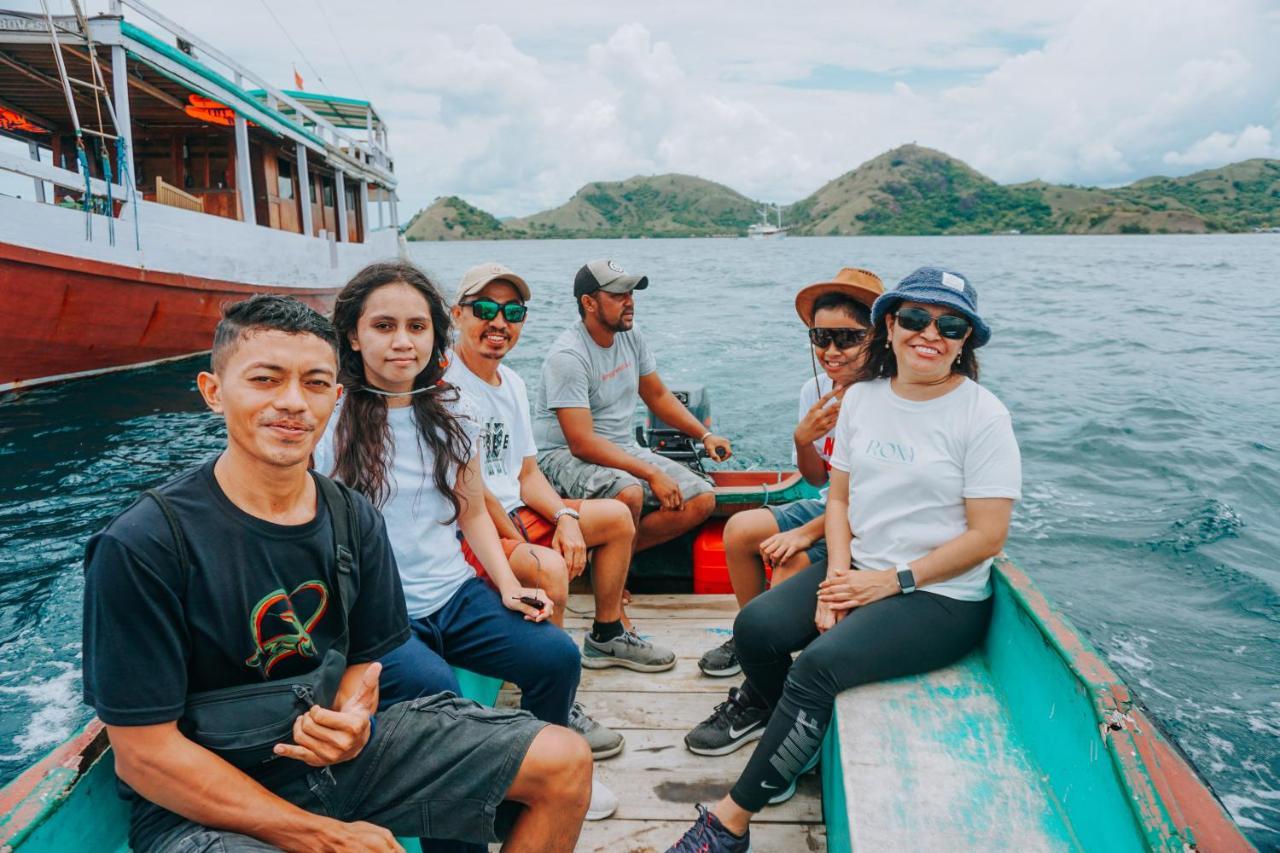 Komodoku One Love Homestay And Tour 라부안 바조 외부 사진