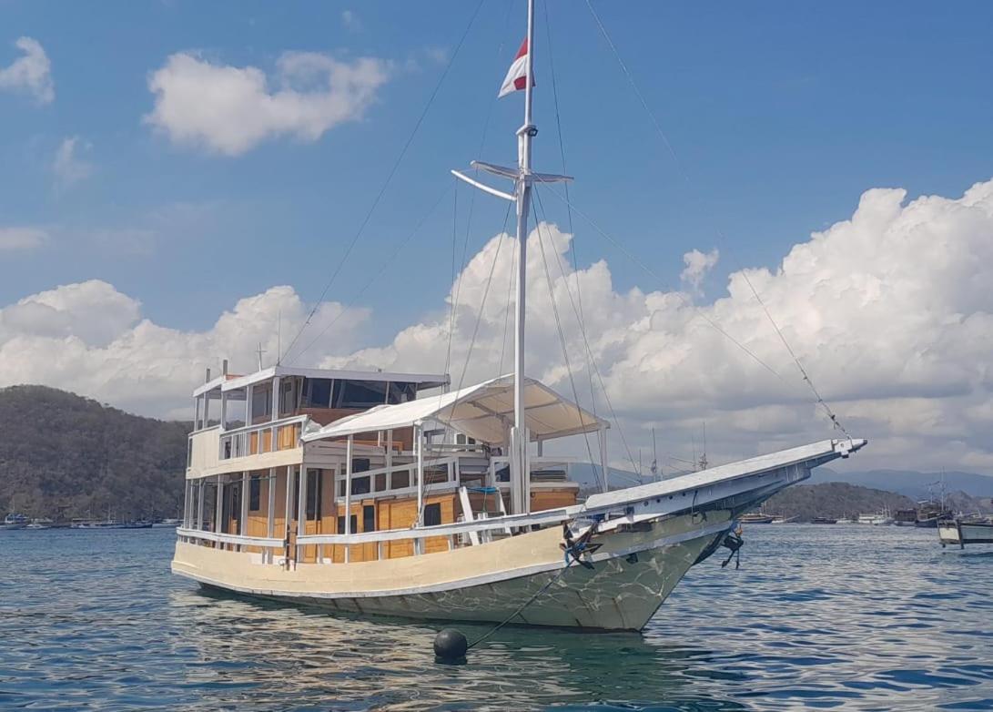 Komodoku One Love Homestay And Tour 라부안 바조 외부 사진