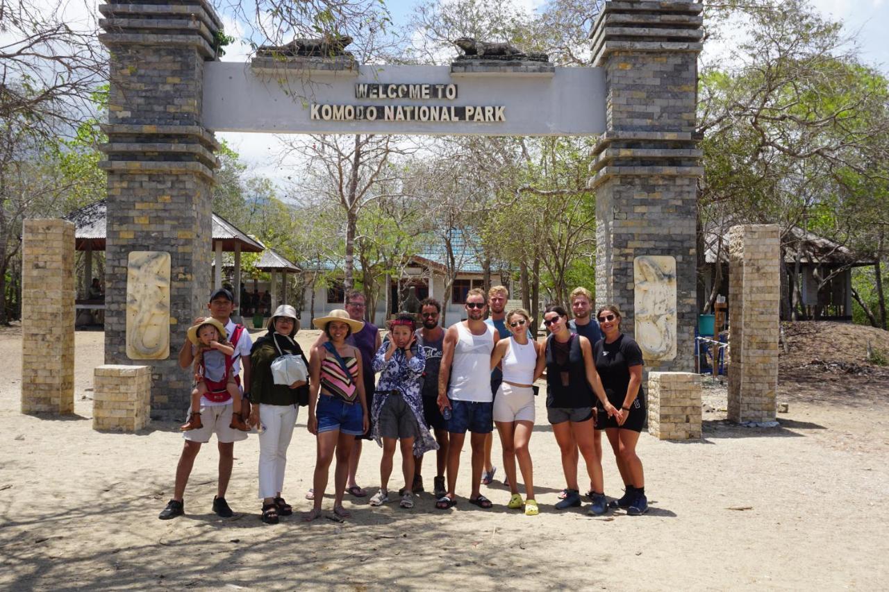 Komodoku One Love Homestay And Tour 라부안 바조 외부 사진