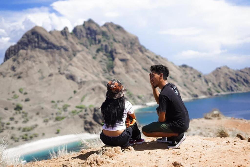 Komodoku One Love Homestay And Tour 라부안 바조 외부 사진
