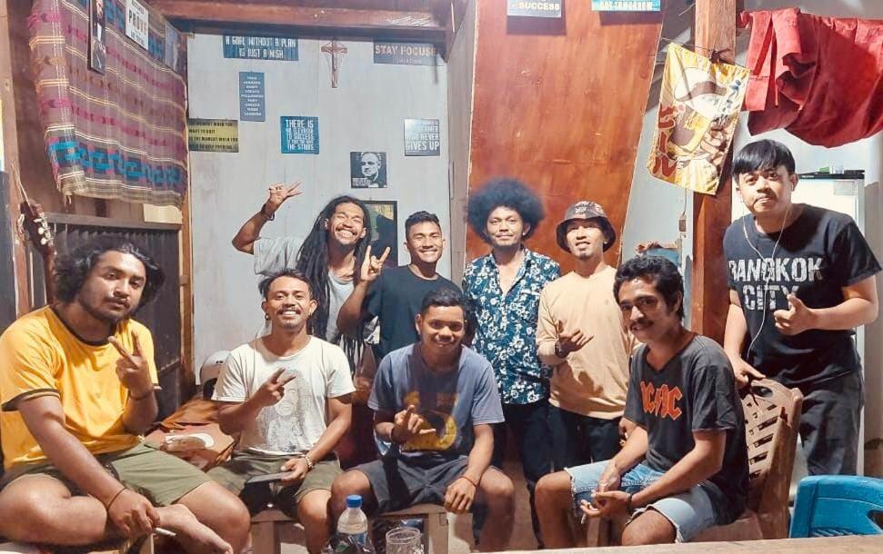Komodoku One Love Homestay And Tour 라부안 바조 외부 사진