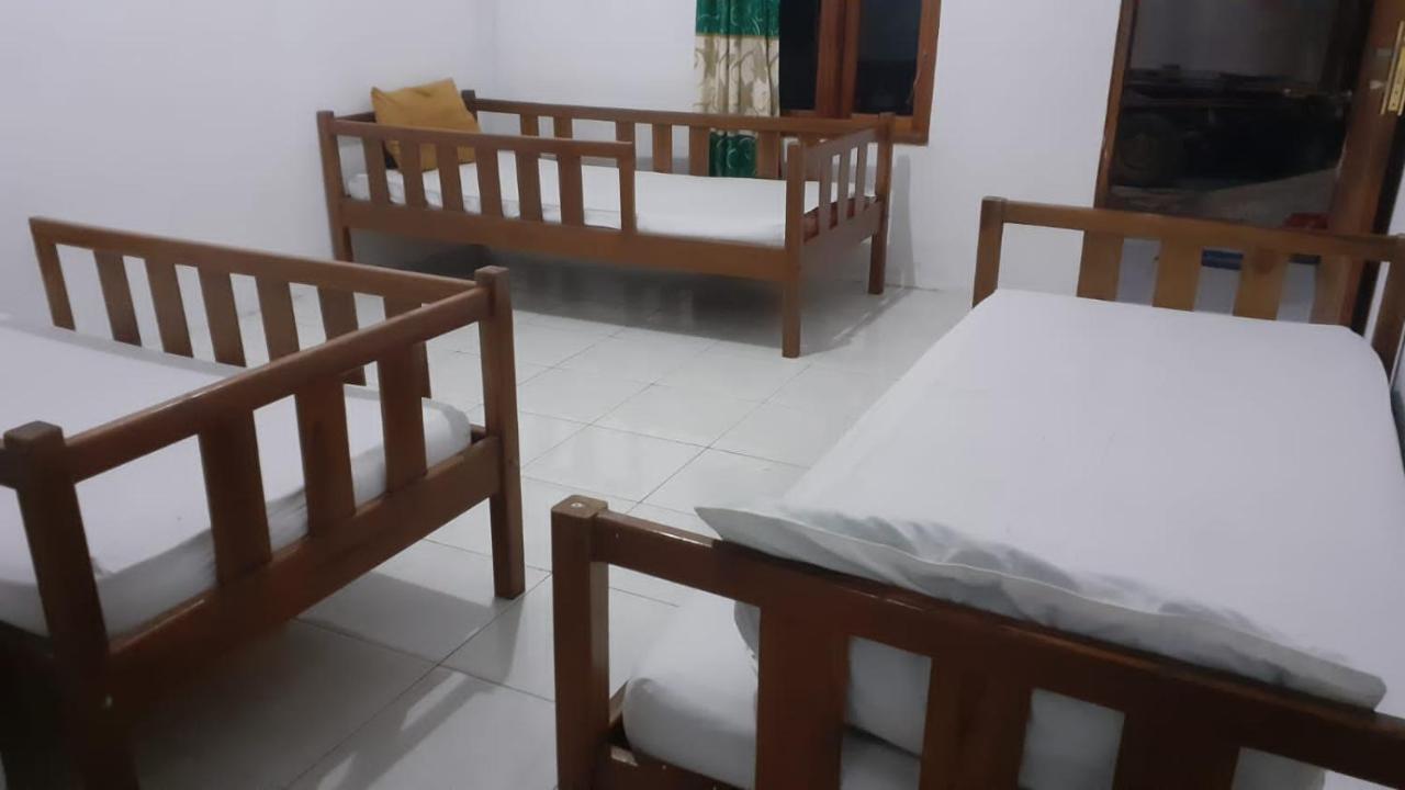 Komodoku One Love Homestay And Tour 라부안 바조 외부 사진