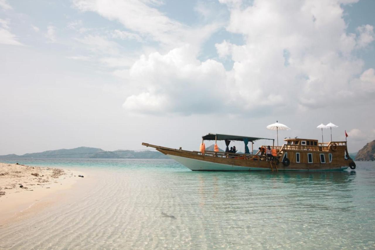 Komodoku One Love Homestay And Tour 라부안 바조 외부 사진