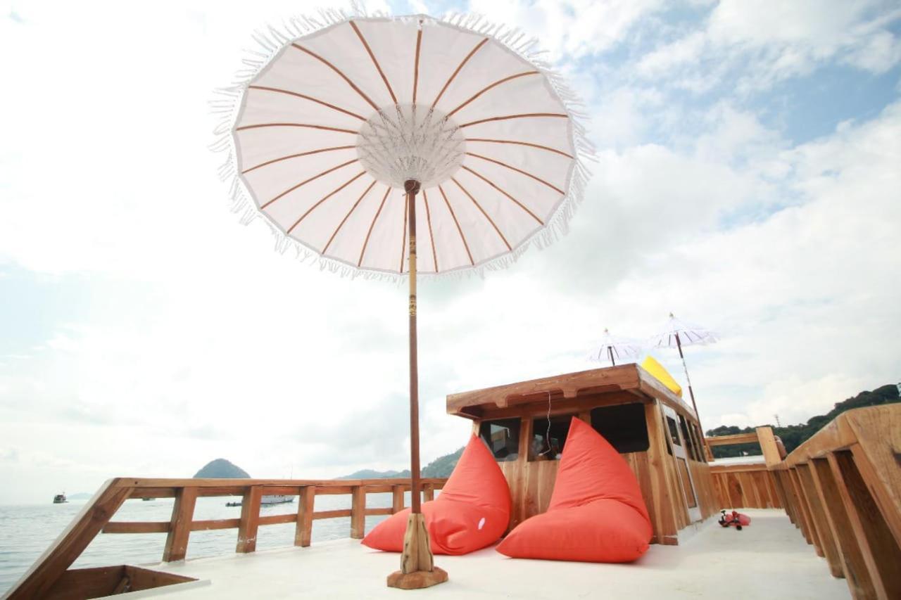 Komodoku One Love Homestay And Tour 라부안 바조 외부 사진